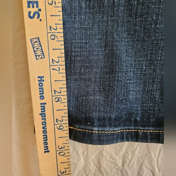 Levi's Jeans Women's 31 (30x29.5) Classic Bootcut Mid Rise Dark Stretch EUC - Picture 5 of 10